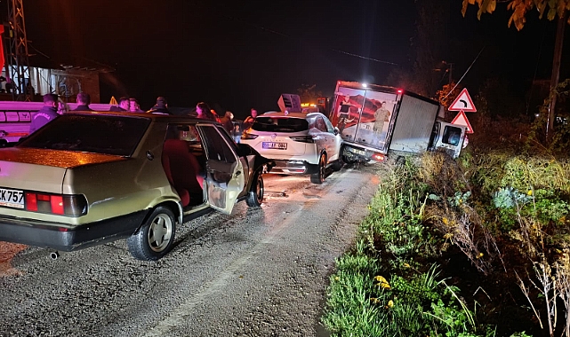 Niksar-Tokat Yolu'nda Zincirleme Kaza: 4 Araç Çarpıştı