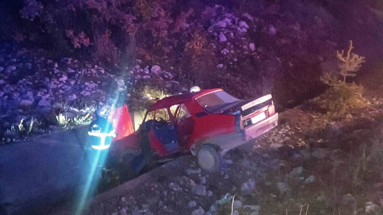 Sinop Boyabat'ta iki araç kaza yaptı, 3 kişi yaralı.