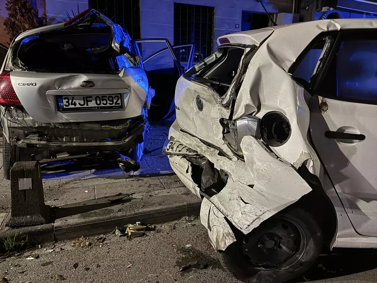 Trafik Kazası Üsküdar'da: 2 İnsan Yaralandı