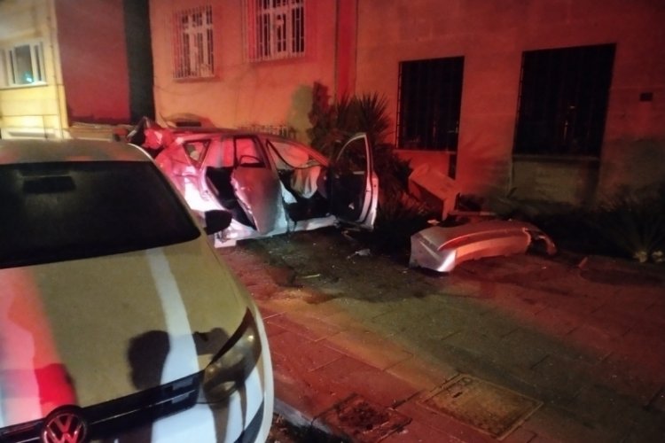 Üsküdar'da kaza: 2 kişi yaralandı