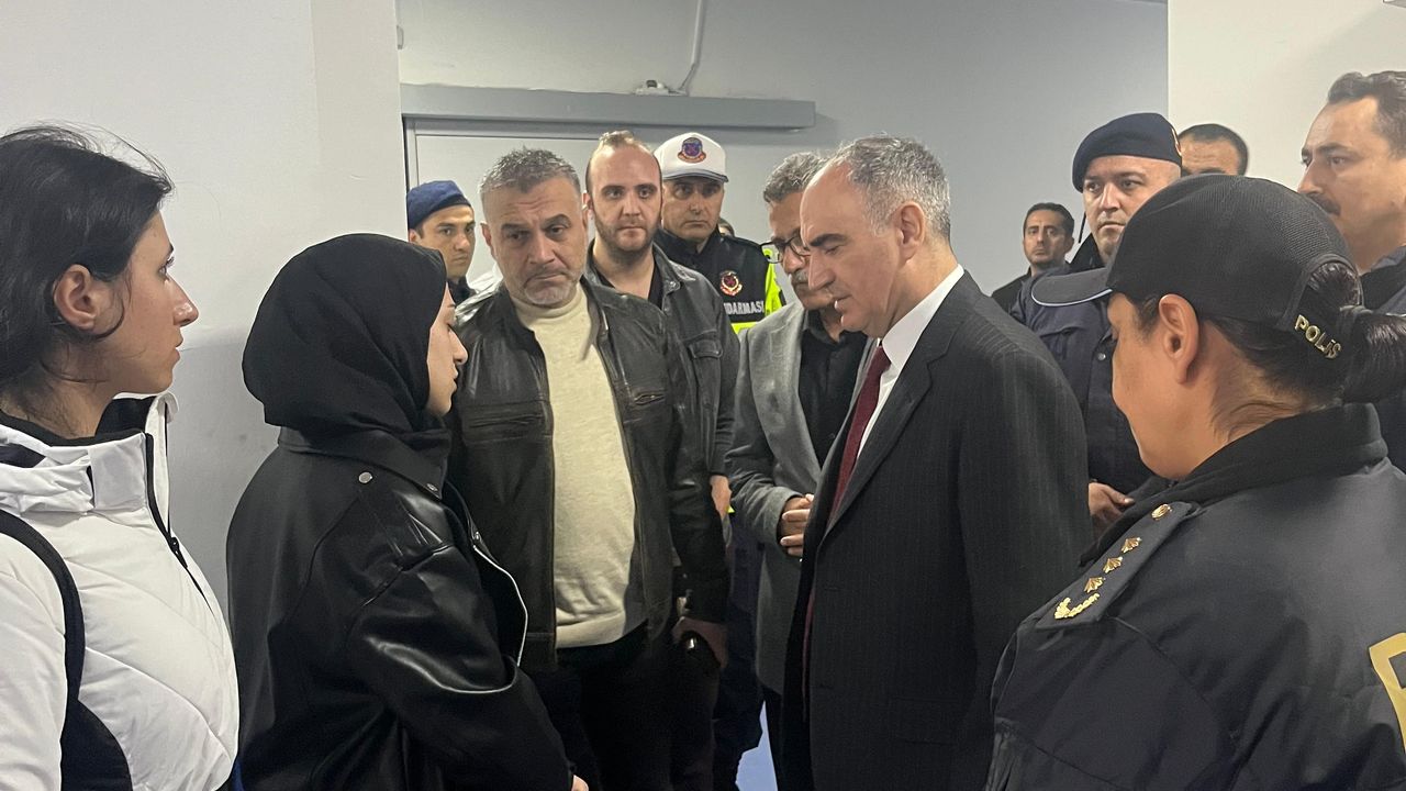 Vali Özkan, kaza geçiren polis memurunu ziyaret etti.