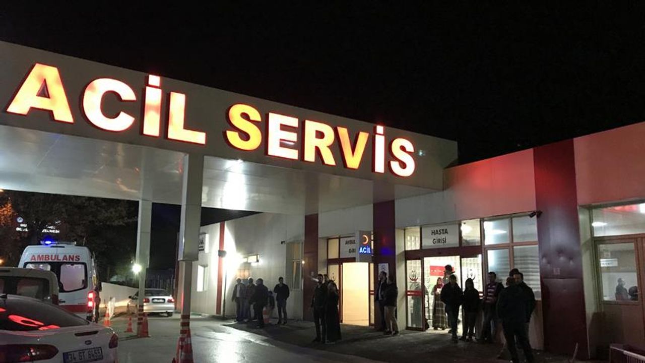 Adıyaman'ın Besni ilçesinde aracın uçuruma yuvarlandığı kaza sonucu 5 kişi yaralandı.