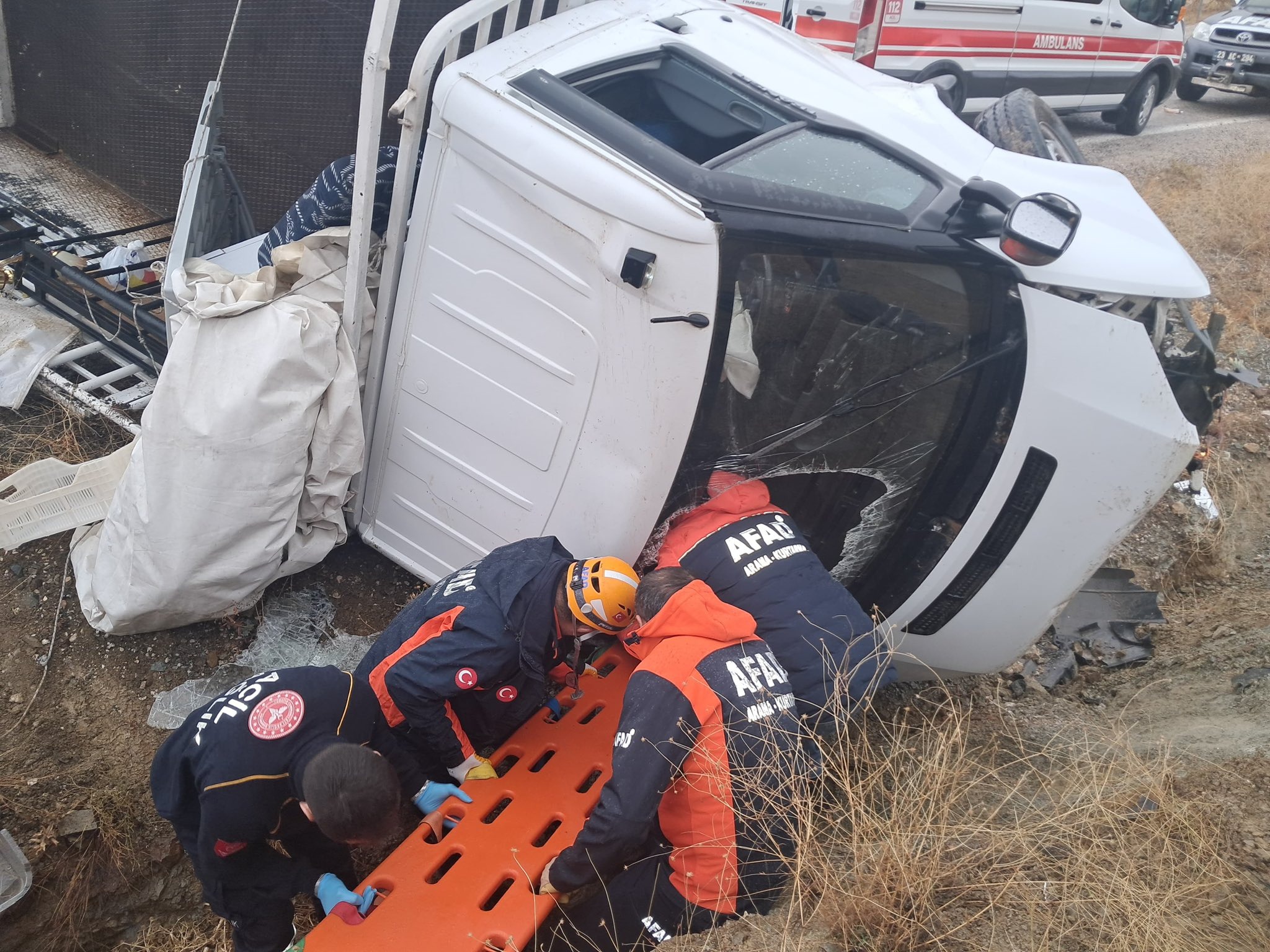 Elazığ'da kamyonet kaza geçirdi: 2 kişi yaralandı.