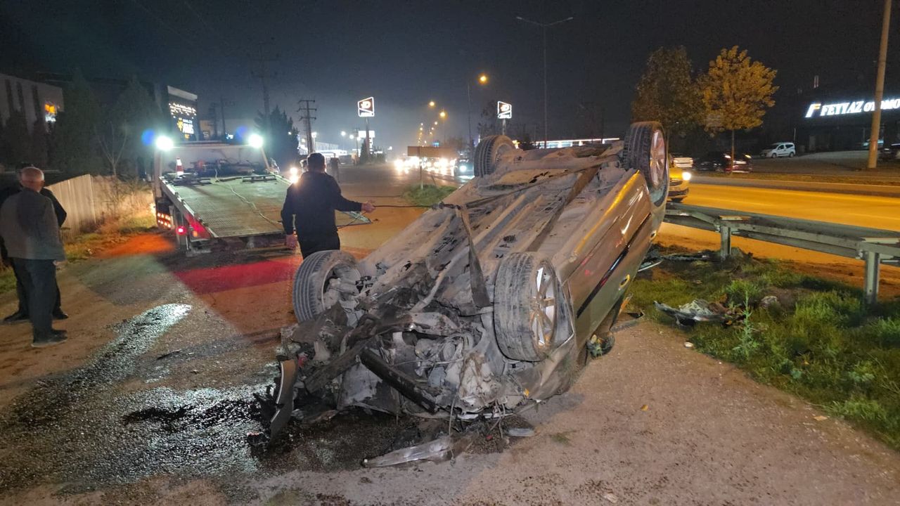 İnegöl Bursa'da aracın devrildiği trafik kazasında 2 kişi yaralandı.