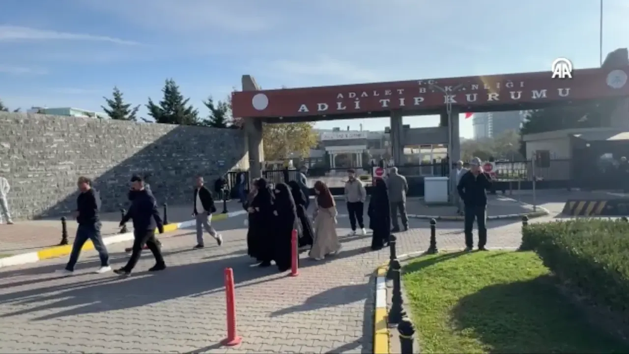 Sultanbeyli'de scooter ile kaza: Arabaya çarpan çocuk hayatını kaybetti.