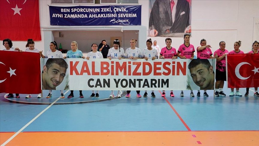Trafik kazasında hayatını kaybeden hentbolcu unutulmuyor - Hentbolcunun ölümü hala hatırlanıyor.