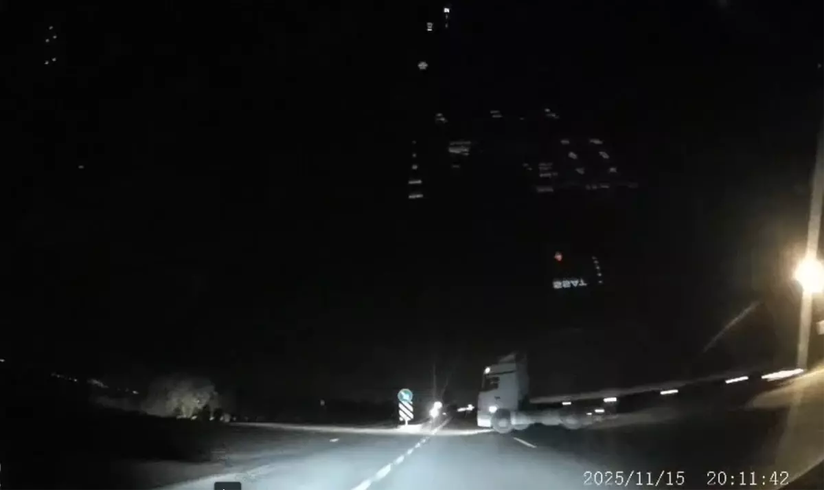 AK Partili vekilin karıştığı trafik kazası güvenlik kamerasında görüntülendi.