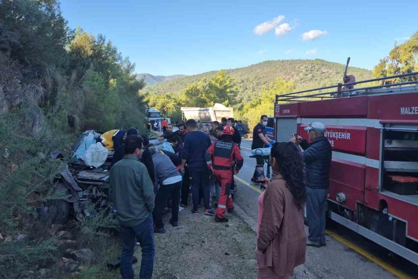 Bodrum'da ciddi kazada 2 yaralı, biri ağır durumda.