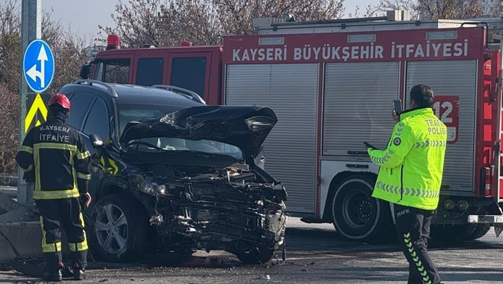 Kaza sonucu Kayseri'de 5 kişi yaralandı.