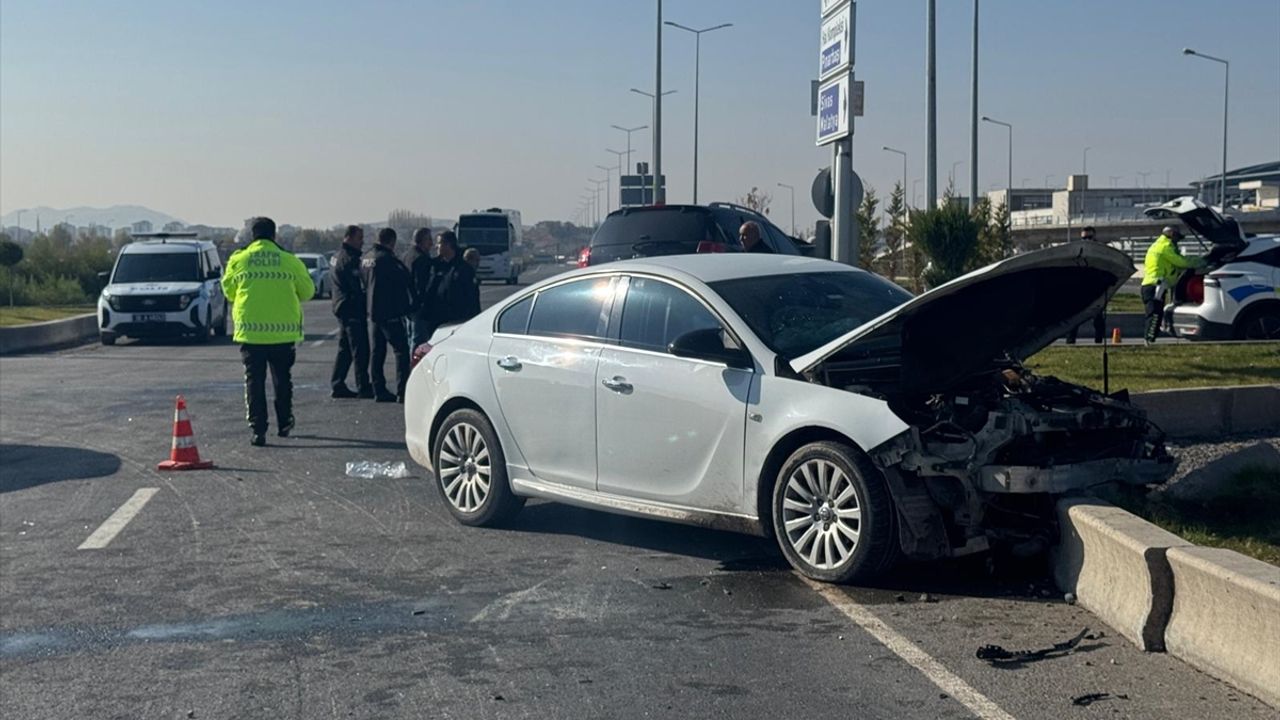 Kazada 5 kişi yaralandı, Kayseri'de iki araç çarpıştı.