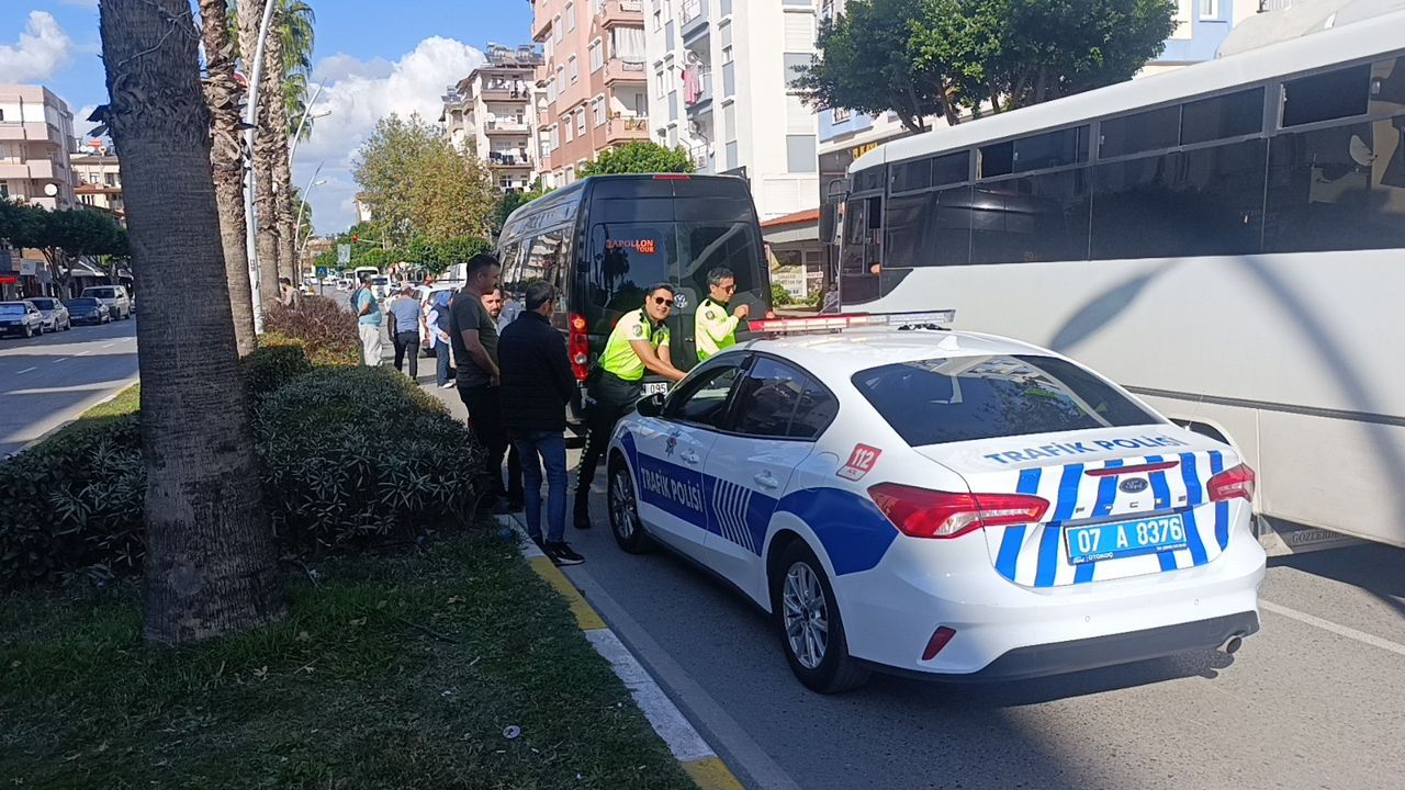 Manavgat'ta ardışık kazada yaralananlar var