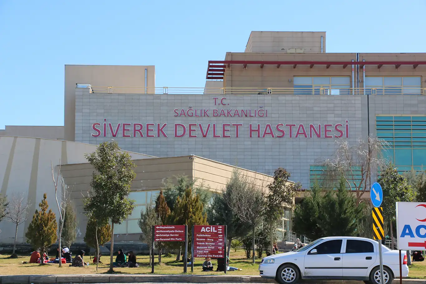 Siverek–Viranşehir yolunda gerçekleşen kaza, 20. kilometrede 2 kişinin yaralanmasına neden oldu.