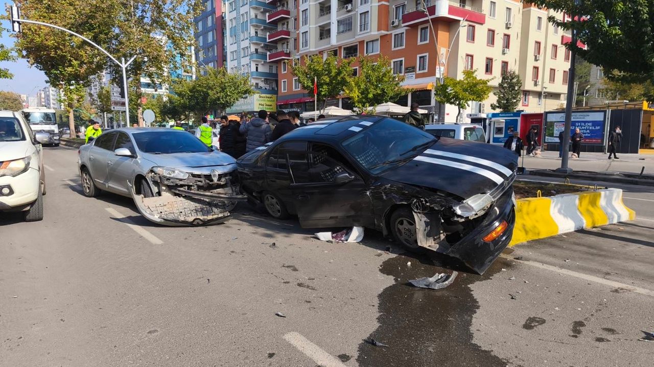Batman'da maddi zarara yol açan trafik kazası