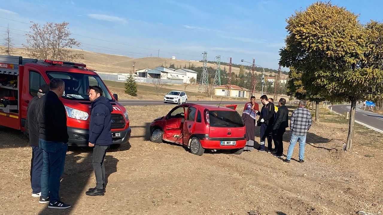 Çankırı'da kaza: 1 kişi hayatını kaybetti, 4 kişi yaralandı.