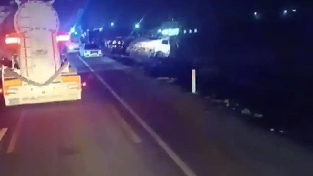 Diyarbakır-Batman yolu zincirleme trafik kazasıyla sarsıldı!