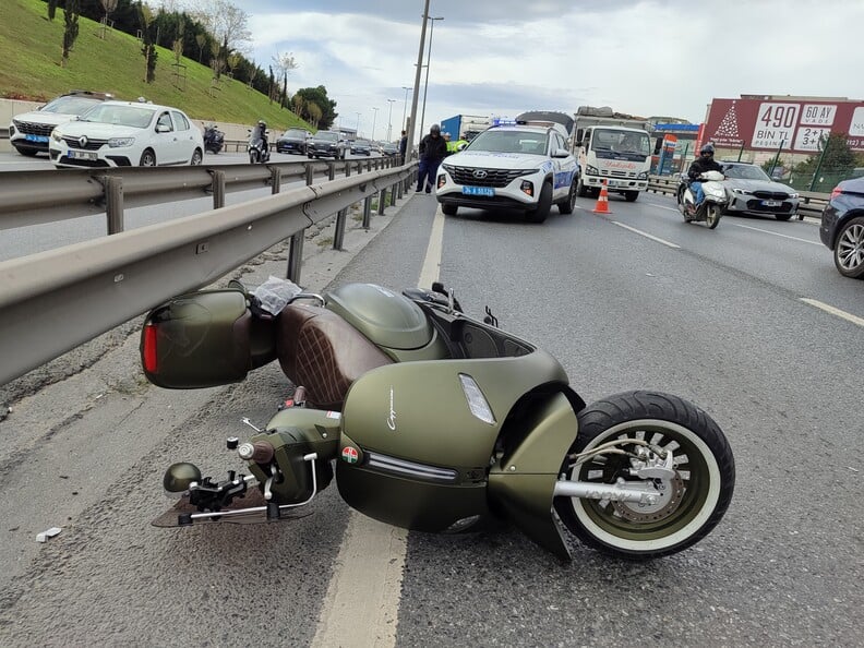 Küçükçekmece'de motorsiklet kazasında bir kişi hayatını kaybetti.