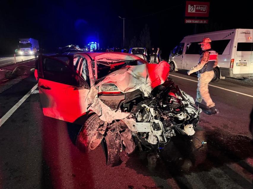 Trafik kazasında 5 kişi yaralandı, 2 büyükbaş hayvan öldü.