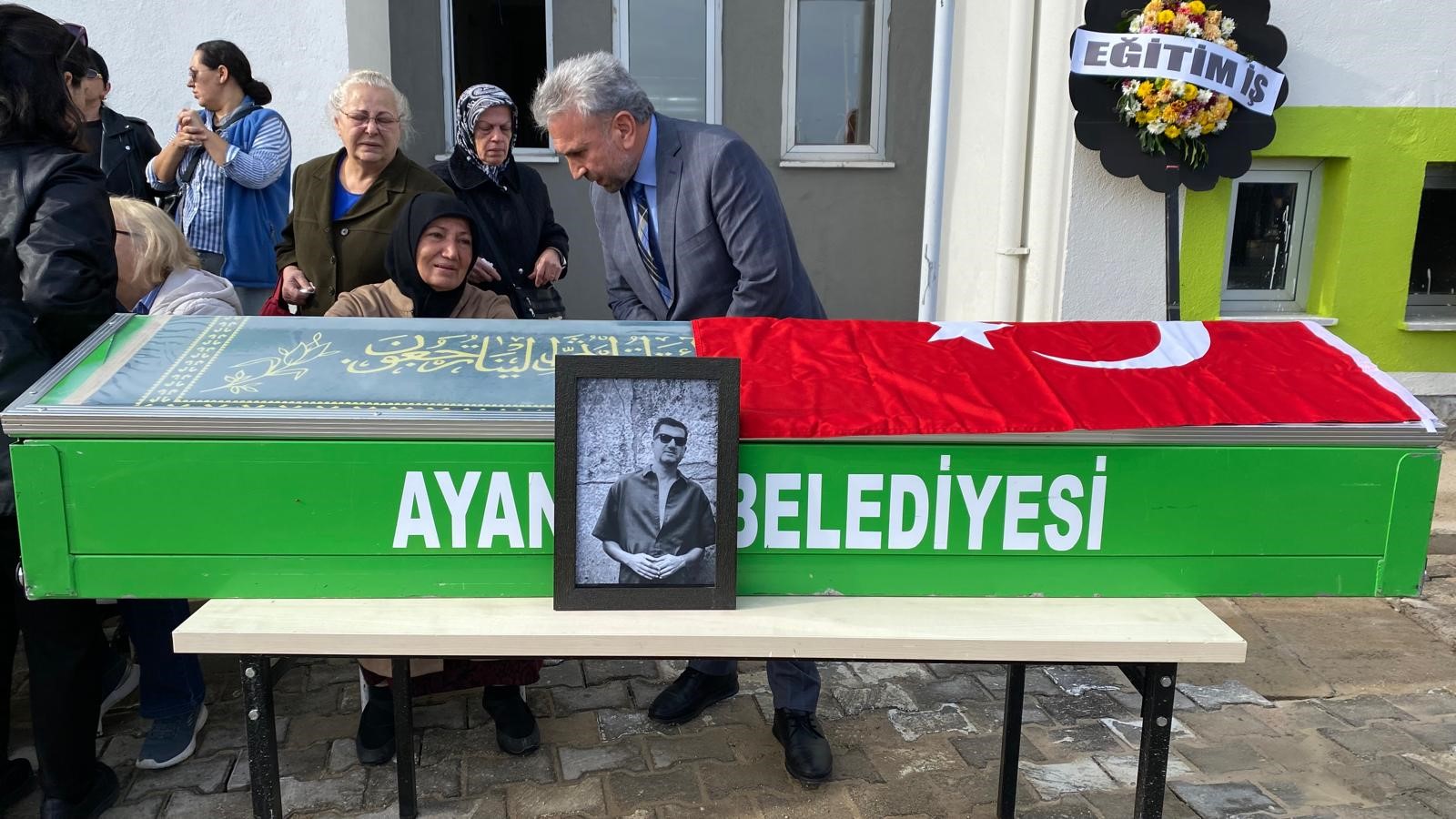 Trafik kazasında hayatını kaybeden öğretmen için cenaze töreni düzenlendi.