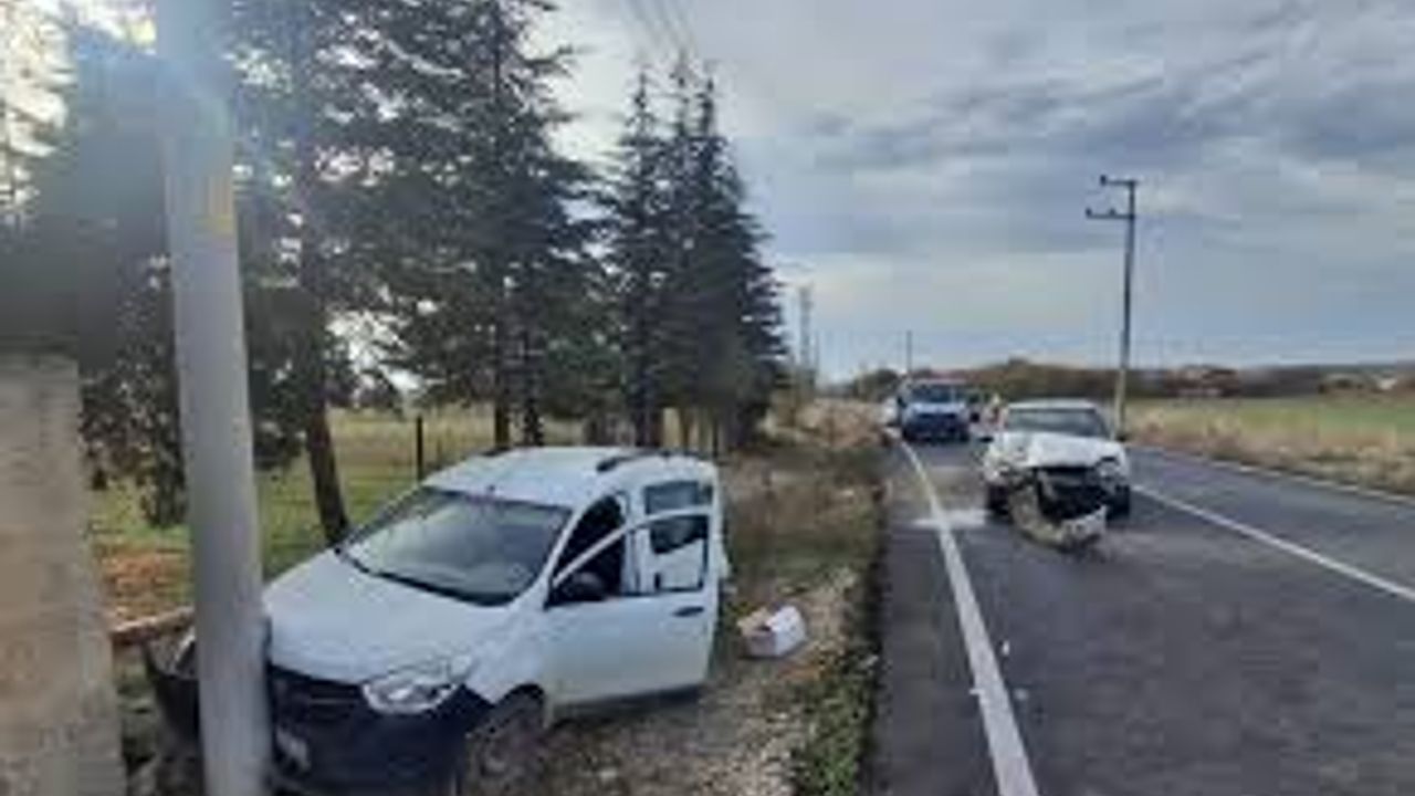 Uşak'ta kaza sonucu 3 kişi yaralandı.