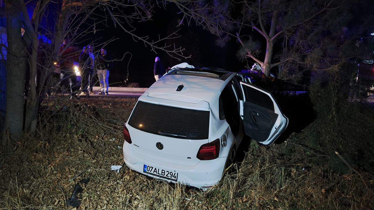 Burdur'da otomobil ile kamyonetin çarpıştığı kaza 1 kişinin ölümüne neden oldu.