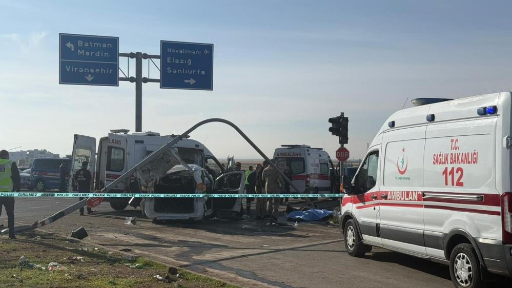 Diyarbakır'da karayolu kazası savaş ortamına dönüştü: 2 ölü, 3 yaralı