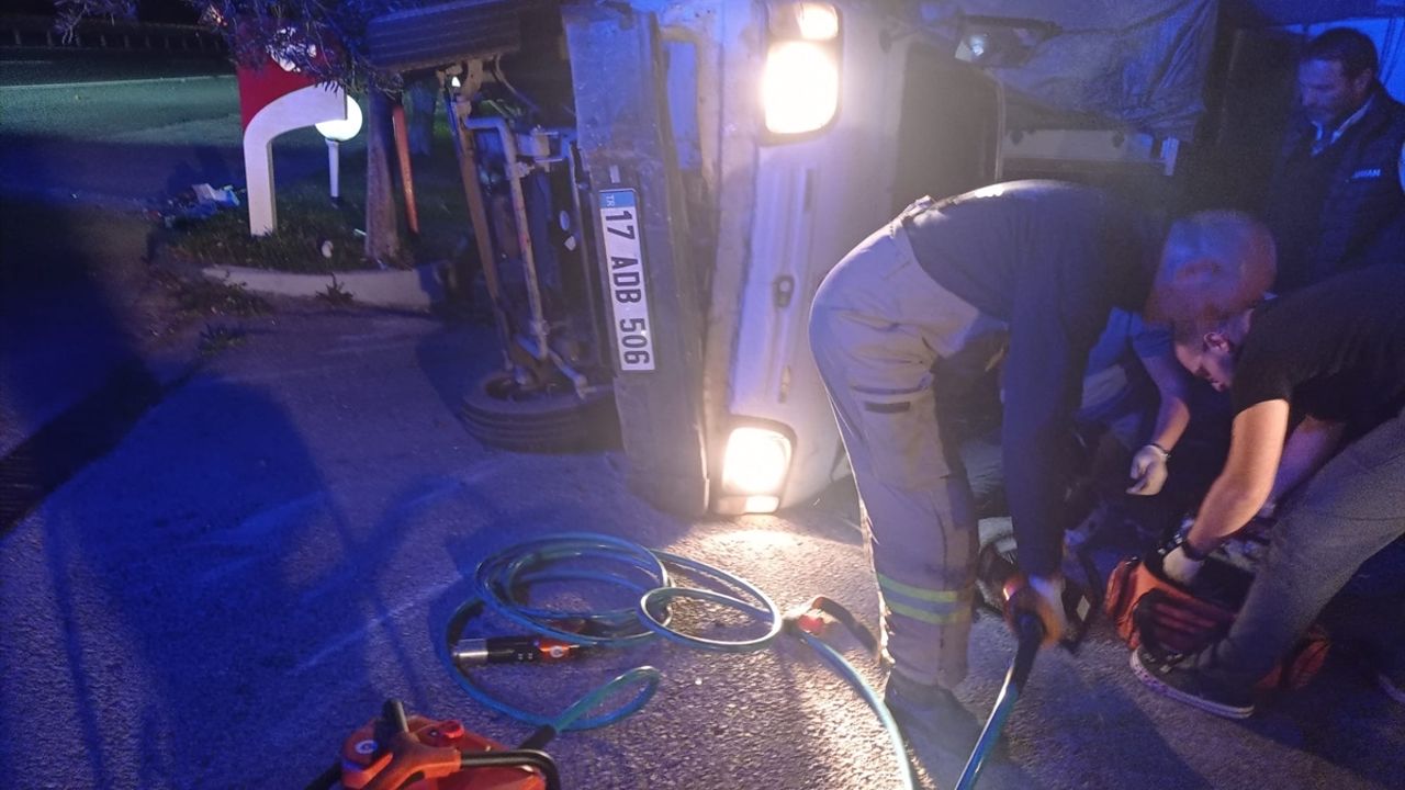 Havran, Balıkesir'de kamyon ve kamyonetin karıştığı trafik kazasında 1 kişi hayatını kaybetti, 1 kişi yaralandı.