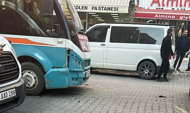 Iğdır Merkezinde Trafik Kazası Sonucu Ekonomik Zarar Oluştu.