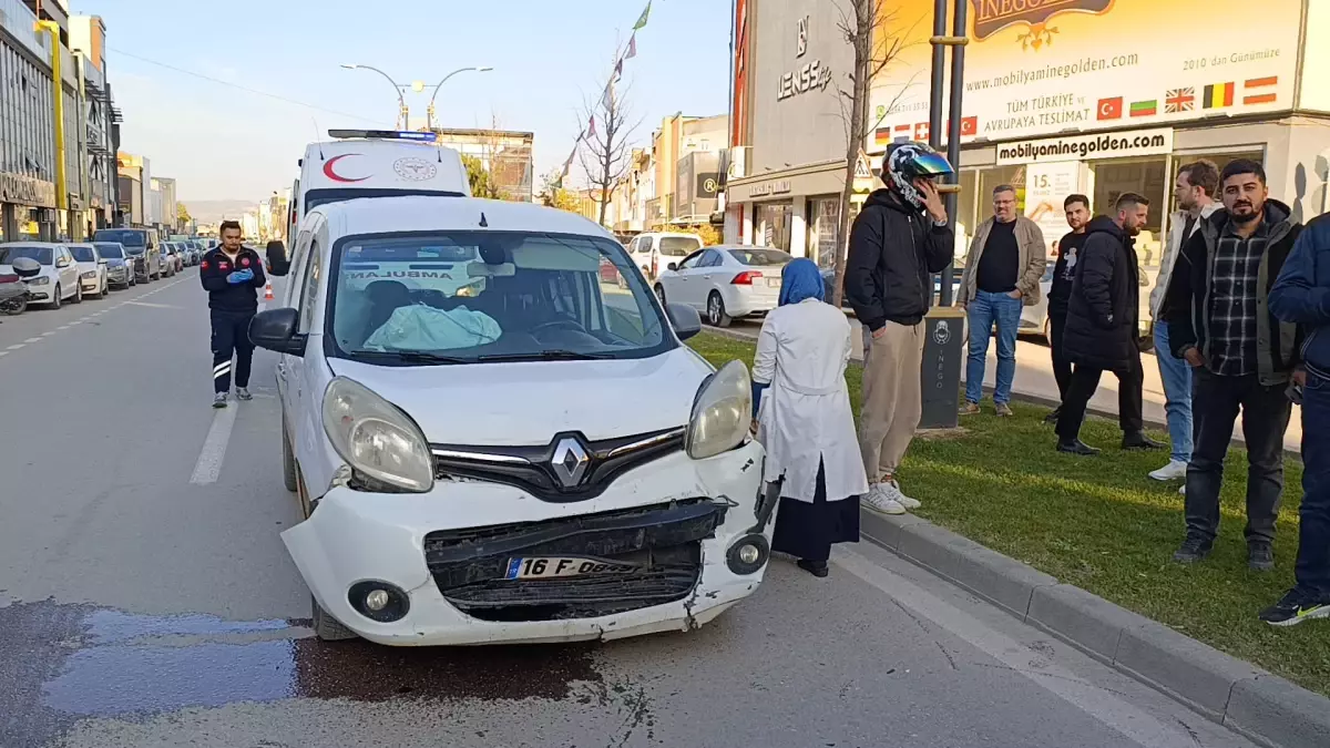 Trafik Kazası İnegöl'de: Sürücü Yaralı