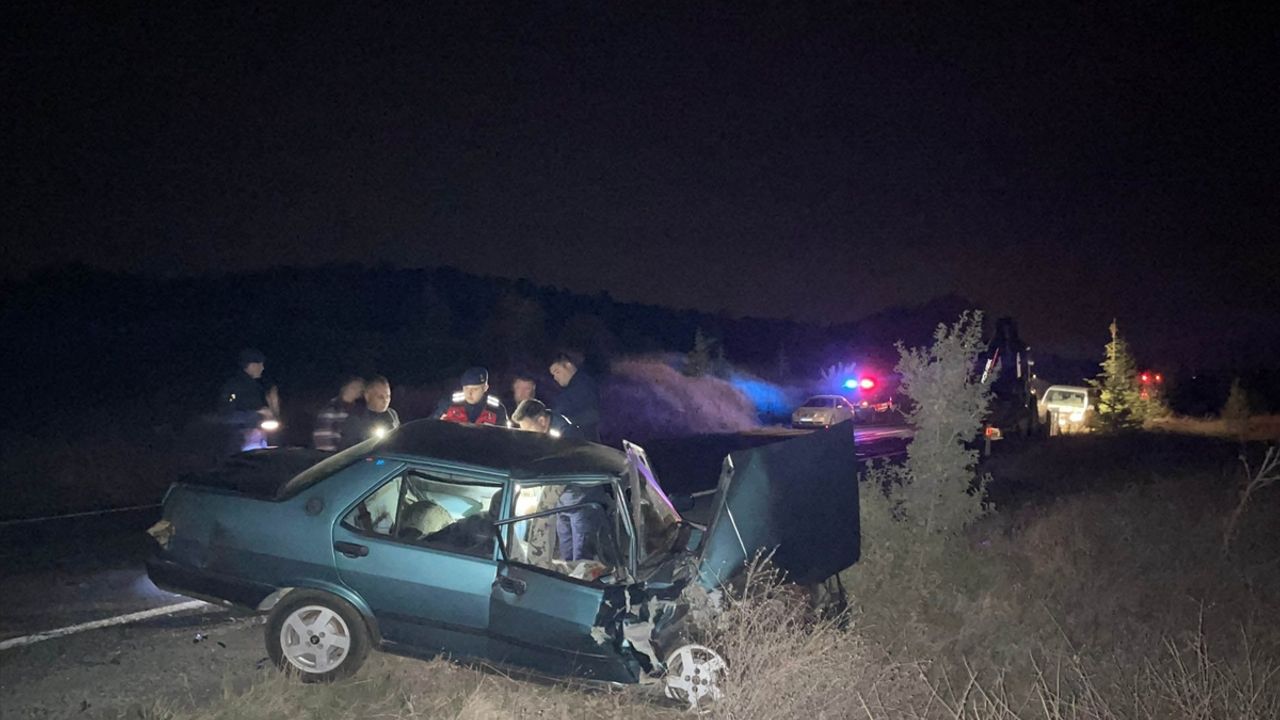 Uşak'ta trafik kazasında 1 kişi hayatını kaybetti, 1 kişi yaralandı.