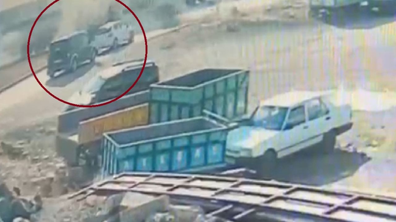 4 kişi hayatını kaybetti, kaza güvenlik kamerasına yansıdı.