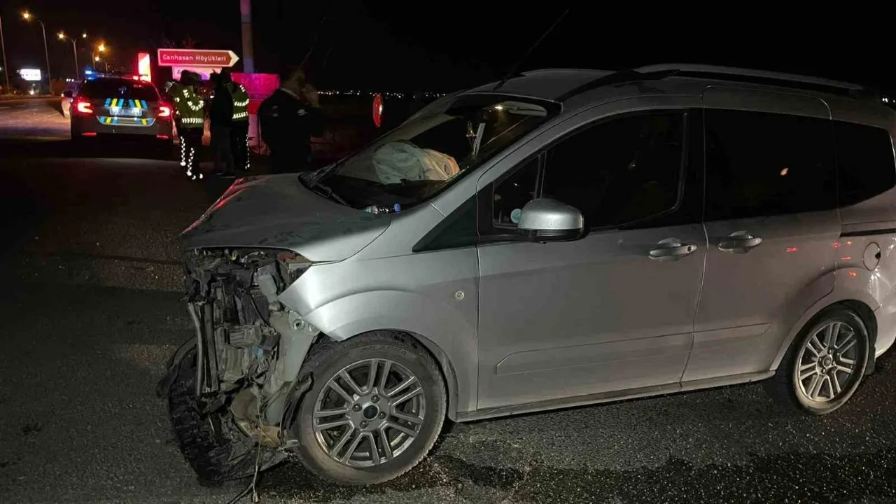 Karaman'da trafik kazasında 4 kişi yaralandı, aralarında 2 çocuk var.