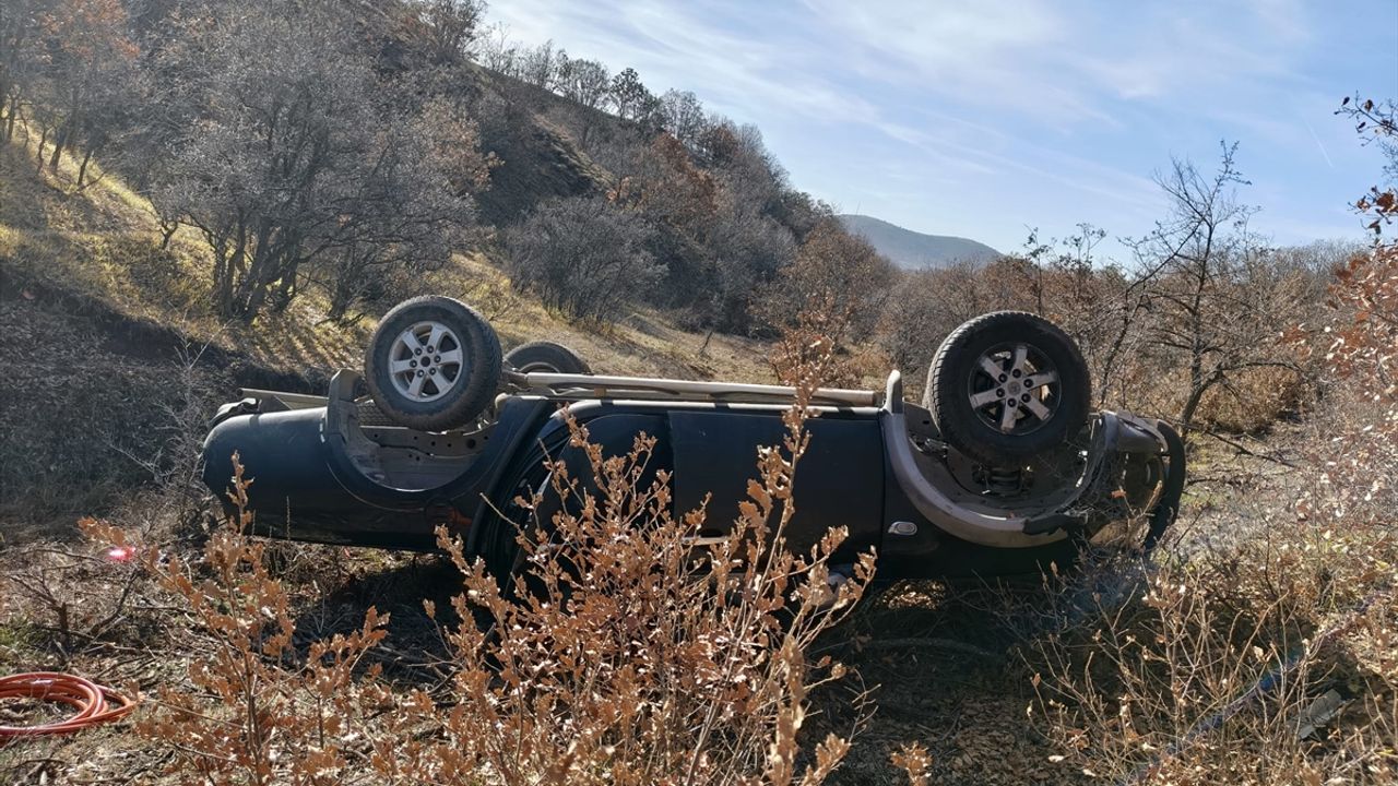 Sürücü ölen trafik kazasında pikap devrildi(Initialized: Pikabın devrildiği trafik kazasında şoför yaşamını yitirdi)