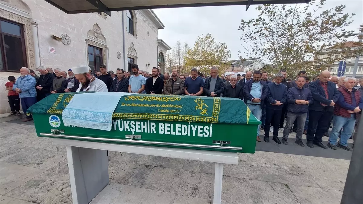 Akyazı'da trafik kazasında sürücü öldü.