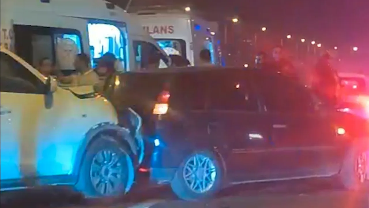 Hulusi Akar Bulvarı'nda kaza: 5 kişi yaralandı
