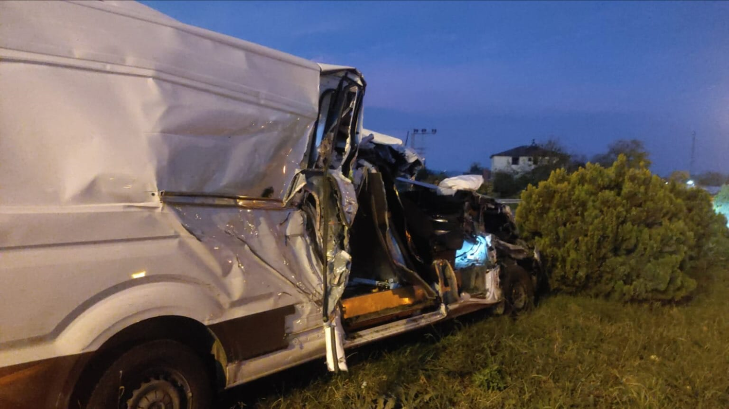 Terme ilçesinde trafik kazasında 1 kişi hayatını kaybetti, 1 kişi yaralandı.