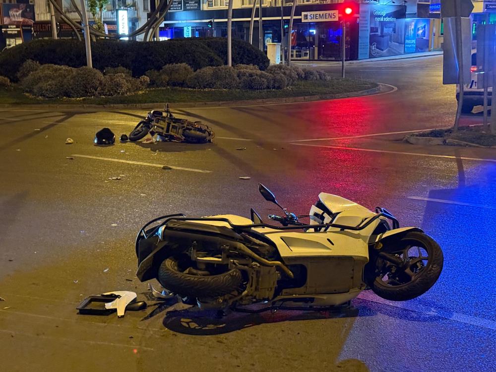 Antalya'da motosiklet kazası: 4 yaralı