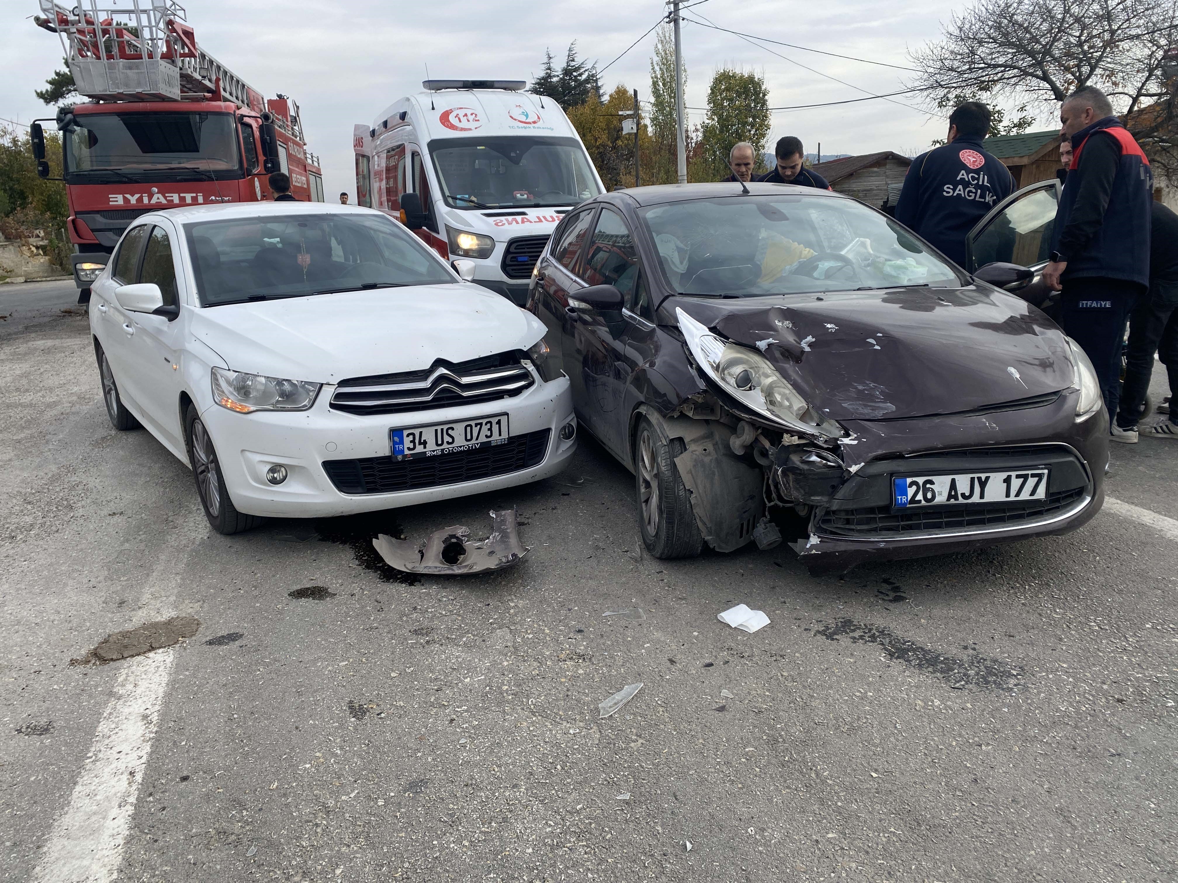 Bilecik'te trafik kazasında yaralılar var.
