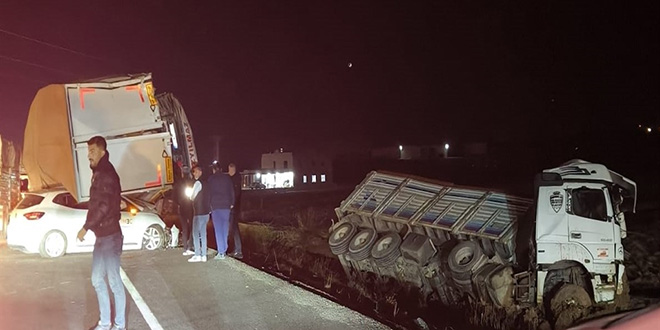 Diyarbakır'da ardışık trafik kazası: 4 kişi hayatını kaybetti, 13 kişi yaralandı.