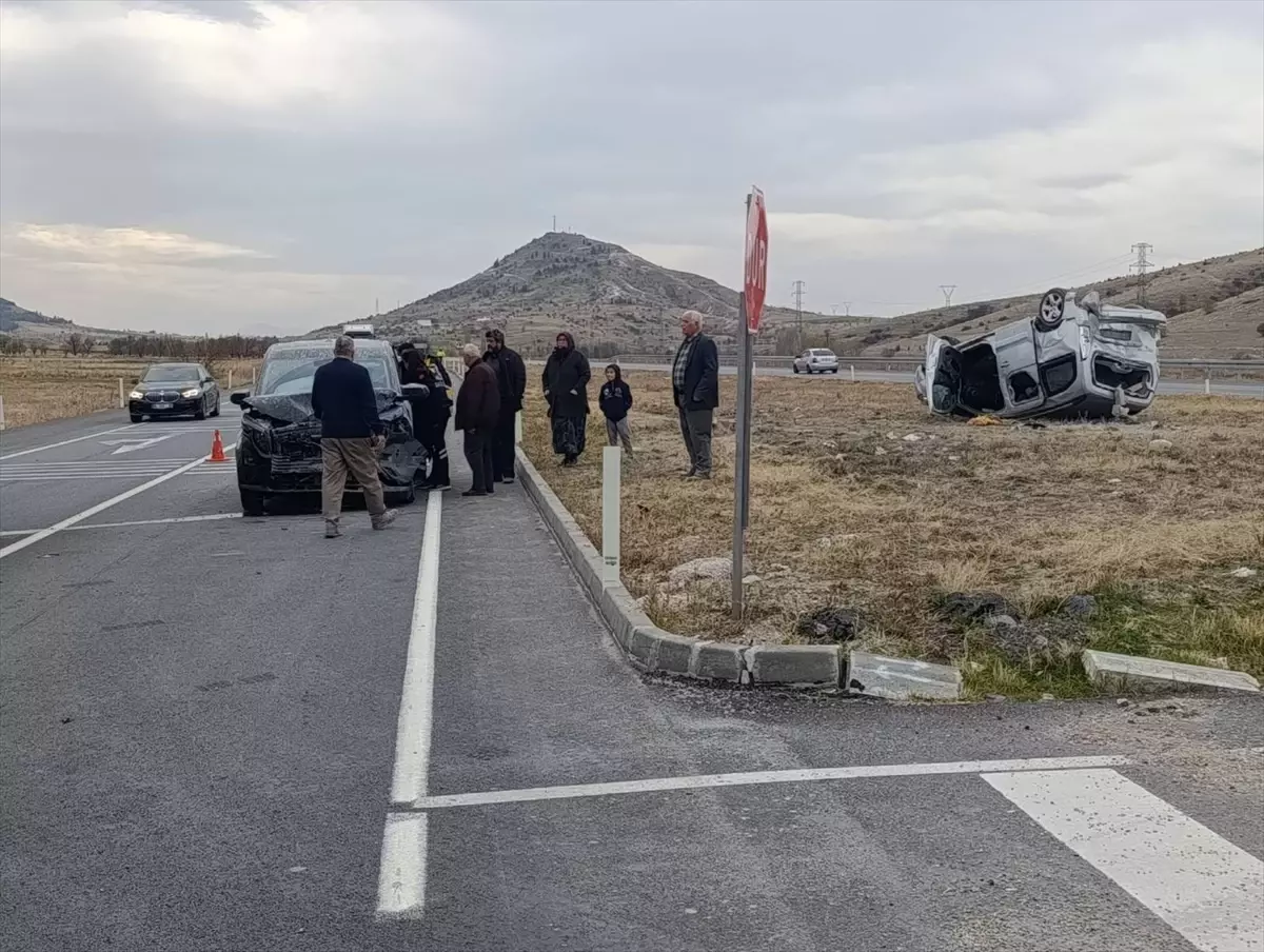 İhsaniye'de Kaza Sonucu 7 Kişi Yaralandı.