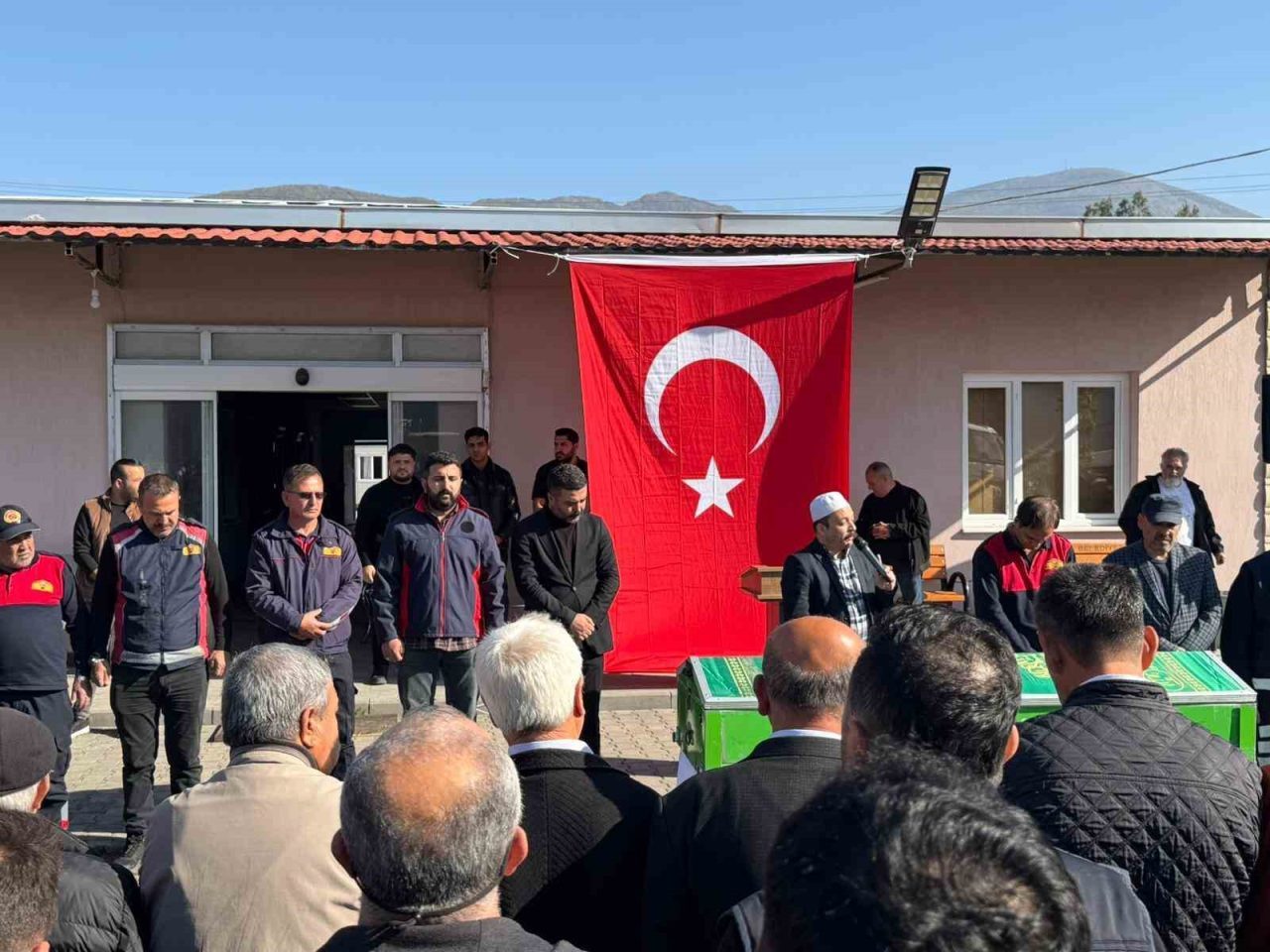 Trafik kazasında hayatını kaybeden itfaiyeci Koçtaş için bir tören düzenlendi.
