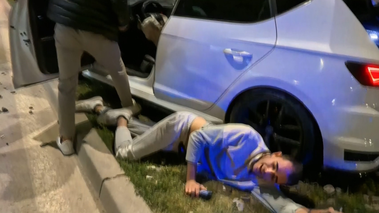 Yaralı durumda ailesine tavsiyelerde bulundu, onları sakinleştirdi.