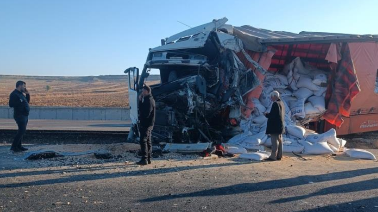 Arka arkaya olan trafik kazası sonucu 3 kişi yaralandı.