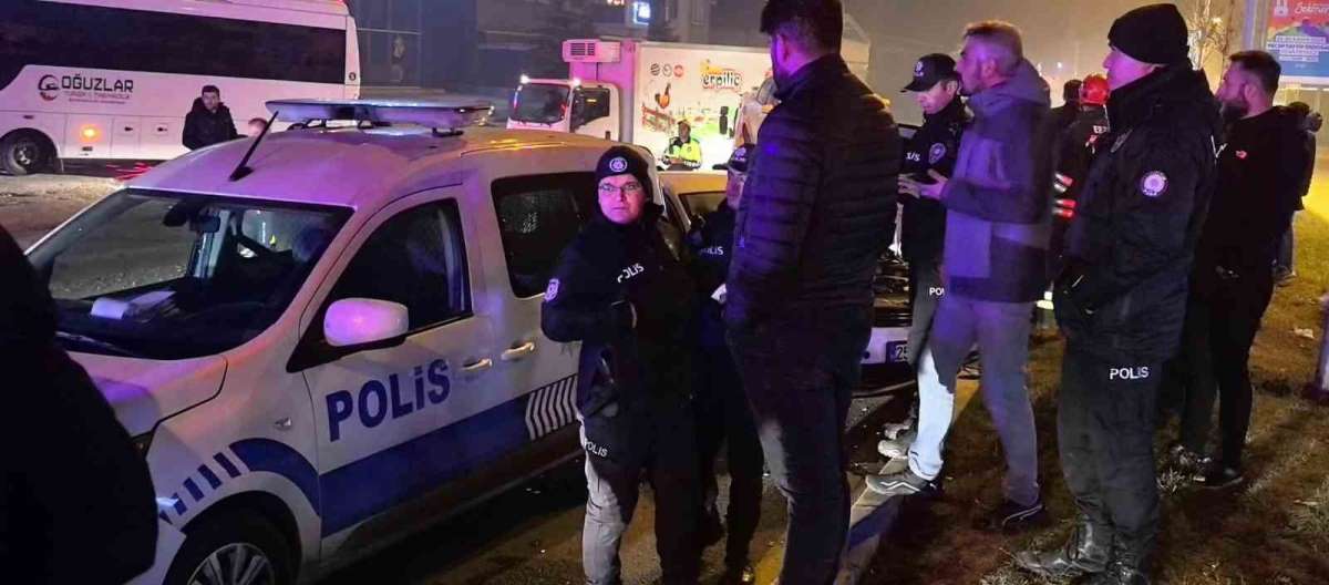 Erzurum'da ardışık kazada 6 kişi yaralandı.