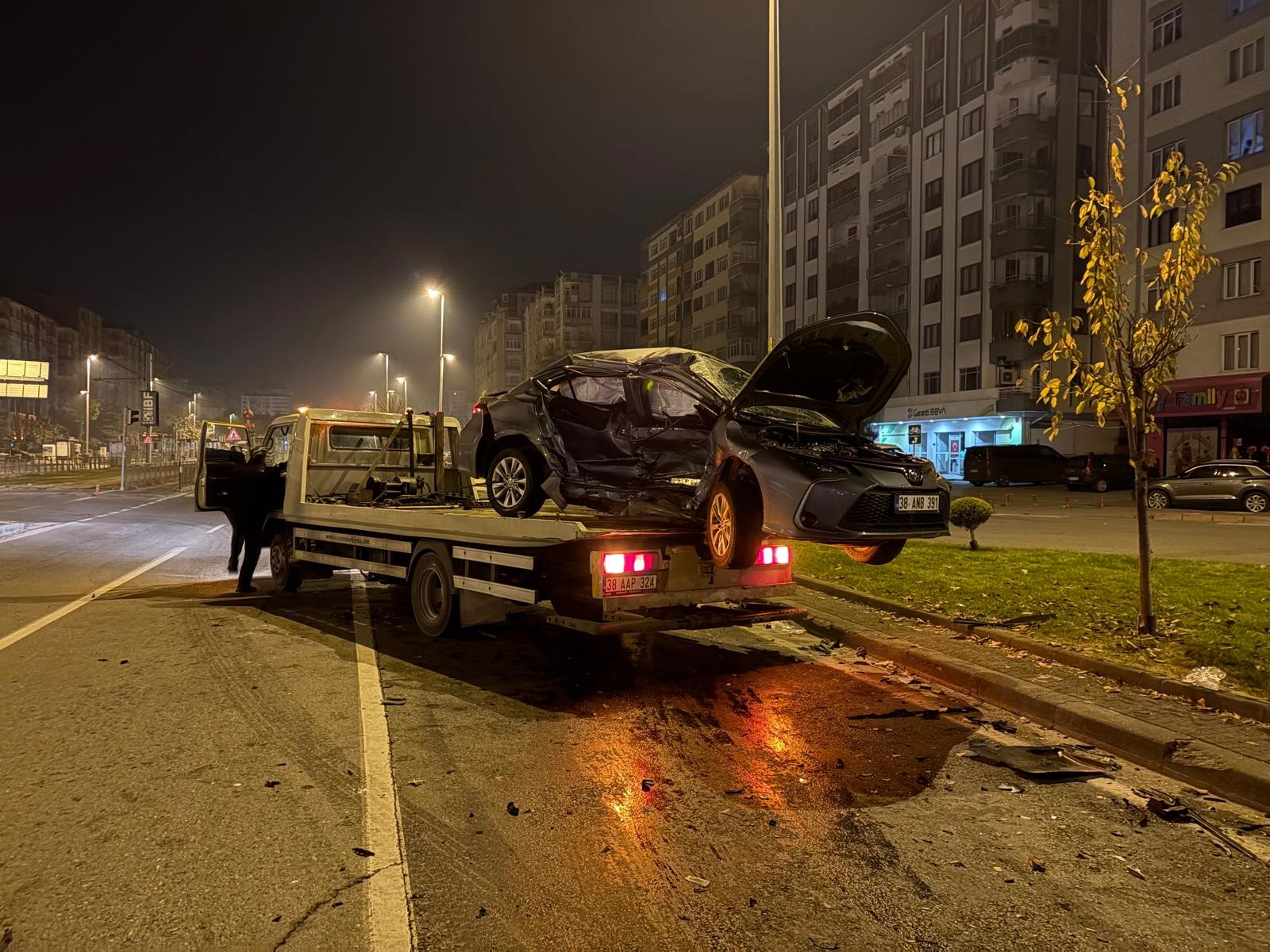 Kayseri'de kaza: 3 kişi yaralı