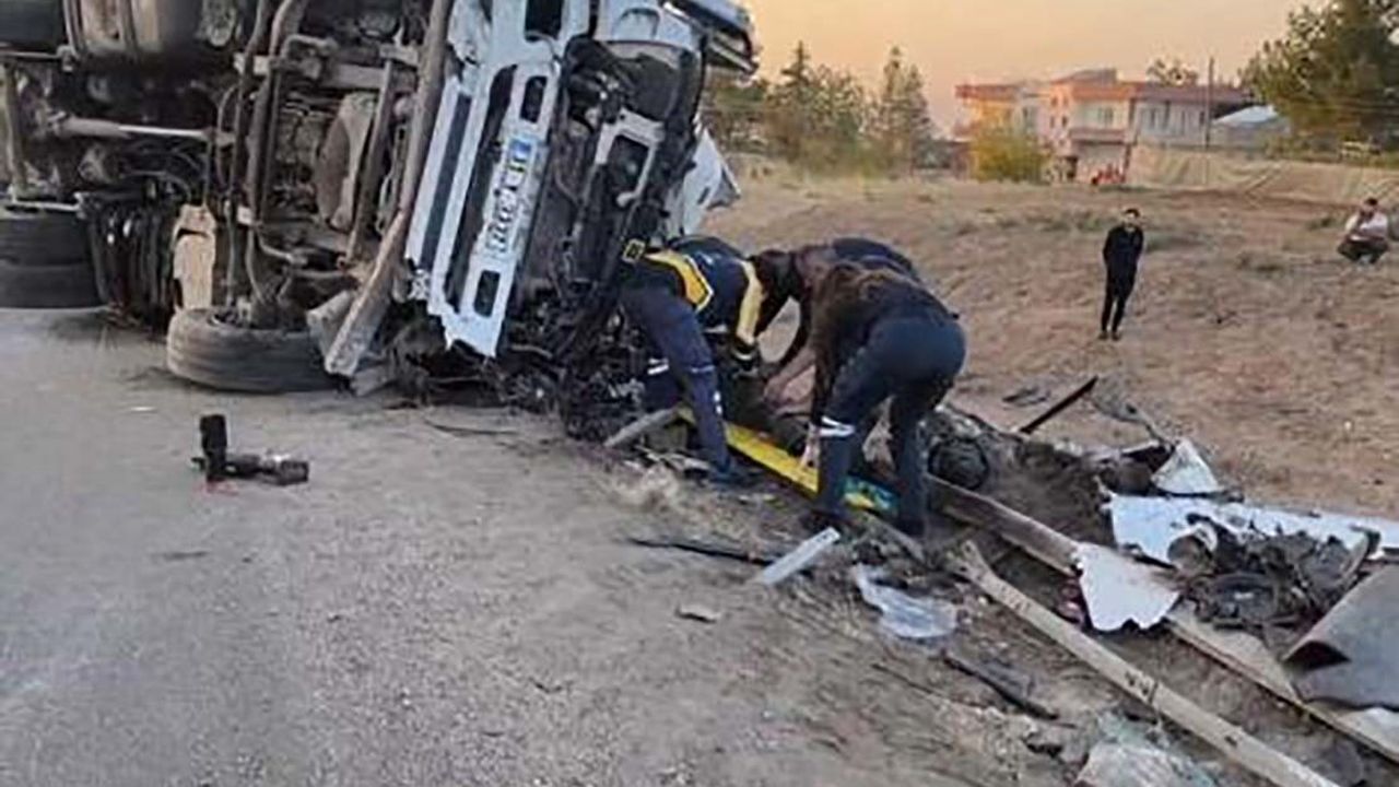 Mardin’de ölümcül kaza: İlk kaza yerine yardıma giden kişiye araç çarptı.