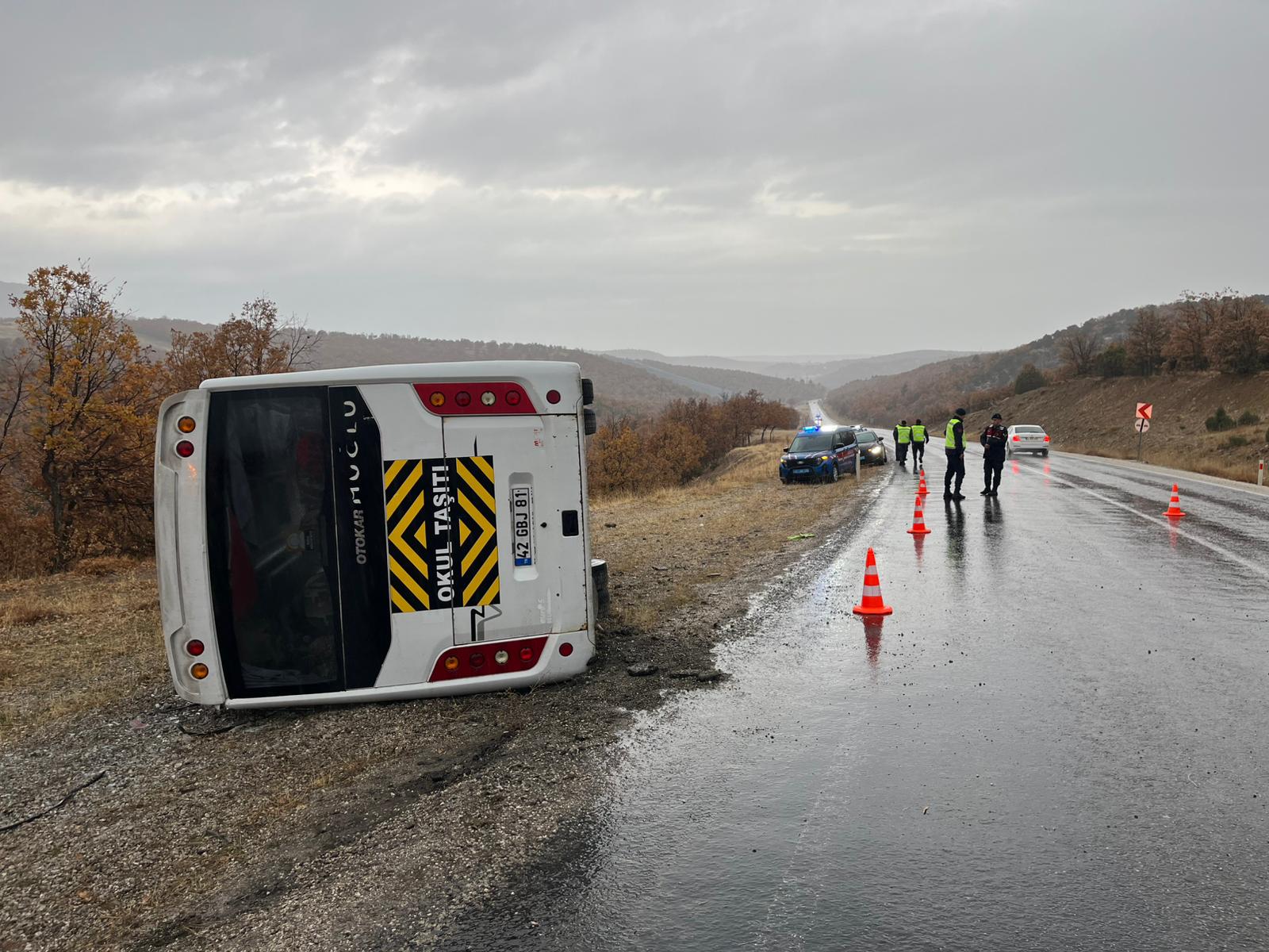 Okul çevresinde büyük bir trafik kazası: Birçok öğrenci yaralandı