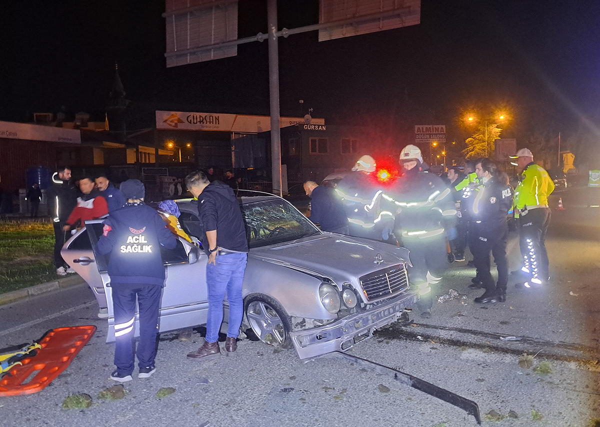 Polis aracından kaçarken kaza yapmış.