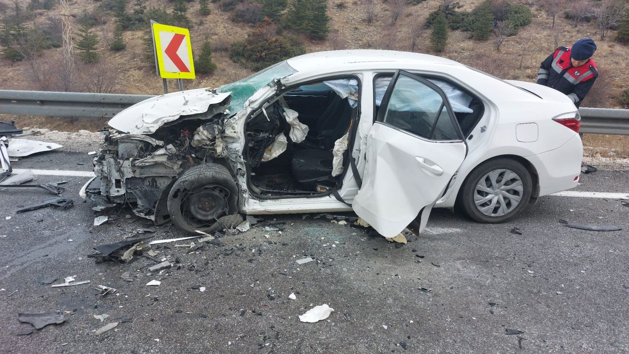 Kahramanmaraş'ta meydana gelen iki ayrı trafik kazasında 4 kişi yaralandı.