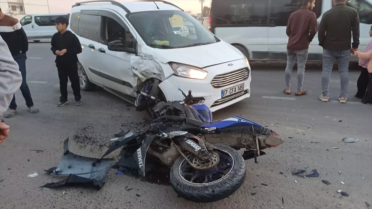 Silopi'de Meydana Gelen Trafik Olayında 2 Kişi Yaralandı.