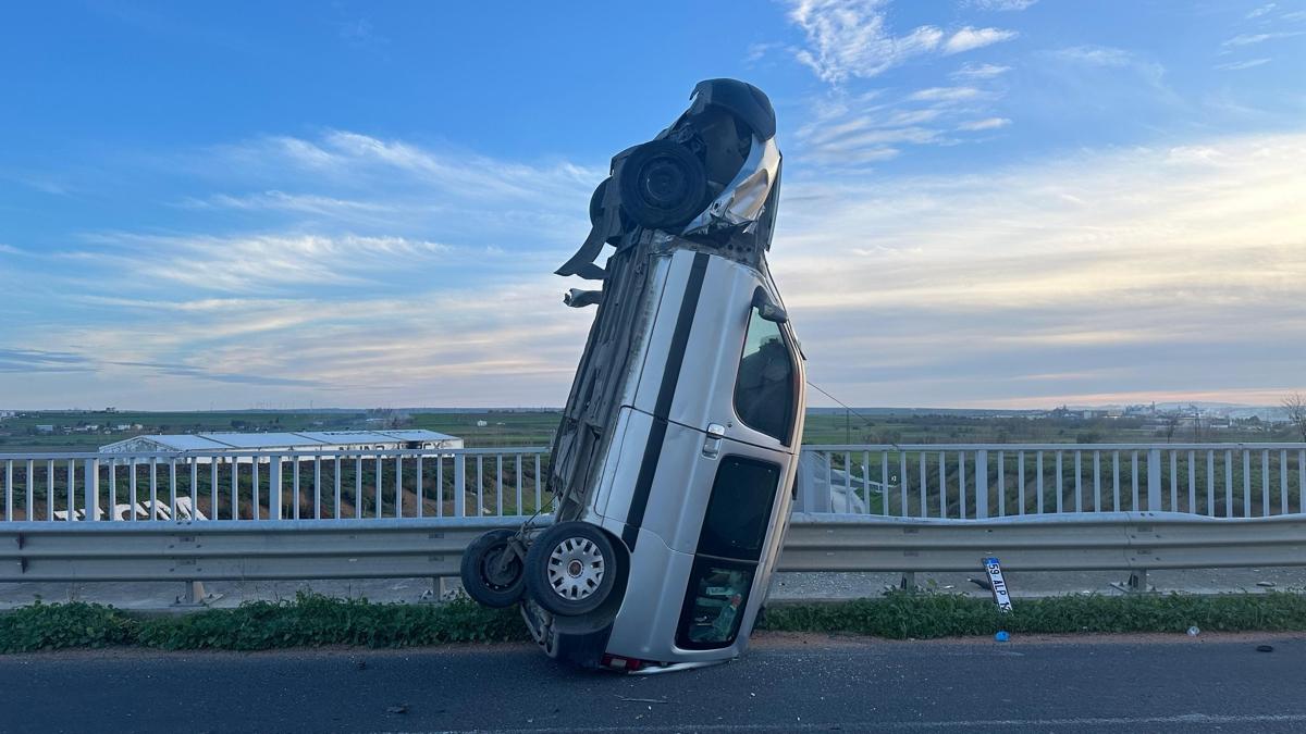 Tekirdağ'da garip bir olay: Korkulukla çarpışan araç düz bir şekilde durdu, 2 kişi yaralandı.